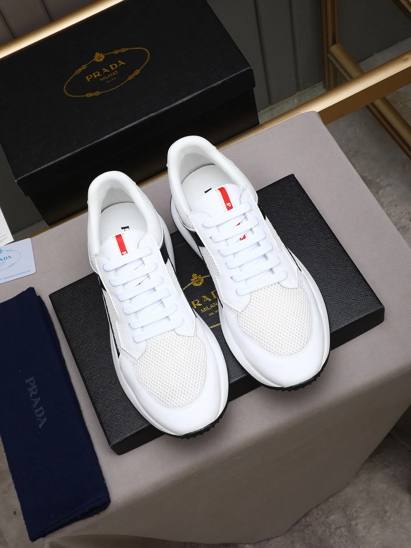 Men's shoes 💰460 Prada/Prada's new men's casual sports shoes, low-top lace-up sports shoes, fashionable and generous style, made of first-layer cowhide stitching and breathable mesh, soft, comfortable and breathable, tongue letter LOGO, finely crafted details, lightweight foam sole, fashionable and versatile! Size: 38-44 (45 customized)